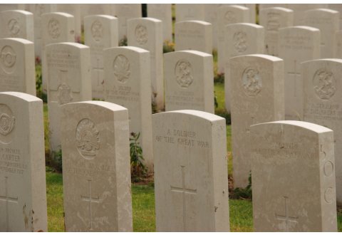 Wybór tablicy nagrobnej - na co zwrócić uwagę?