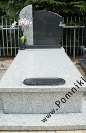 Pomnik z granitu 